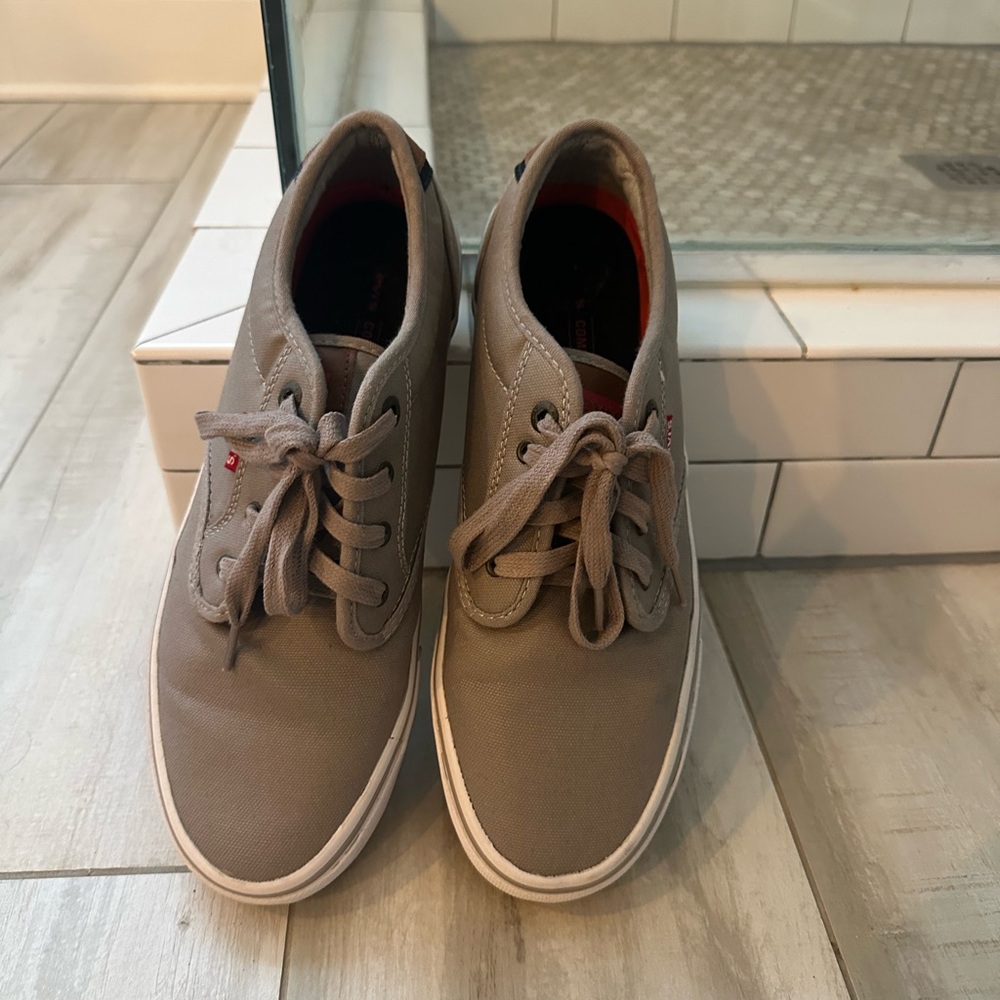 Levi's Gray Sneakers Casual Lace-Up Style